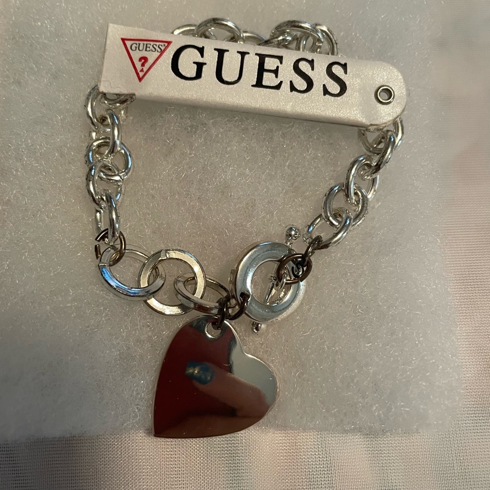Guess - Picture 3 of 4